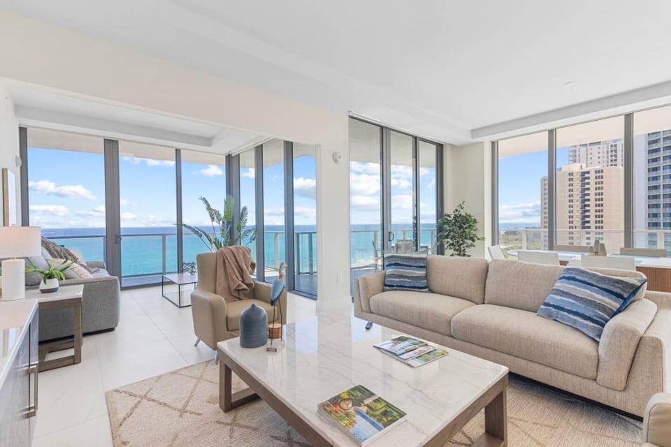 Ocean Front 2BR 2.5BA Lux Condo on Singer Island House in Riviera Beach