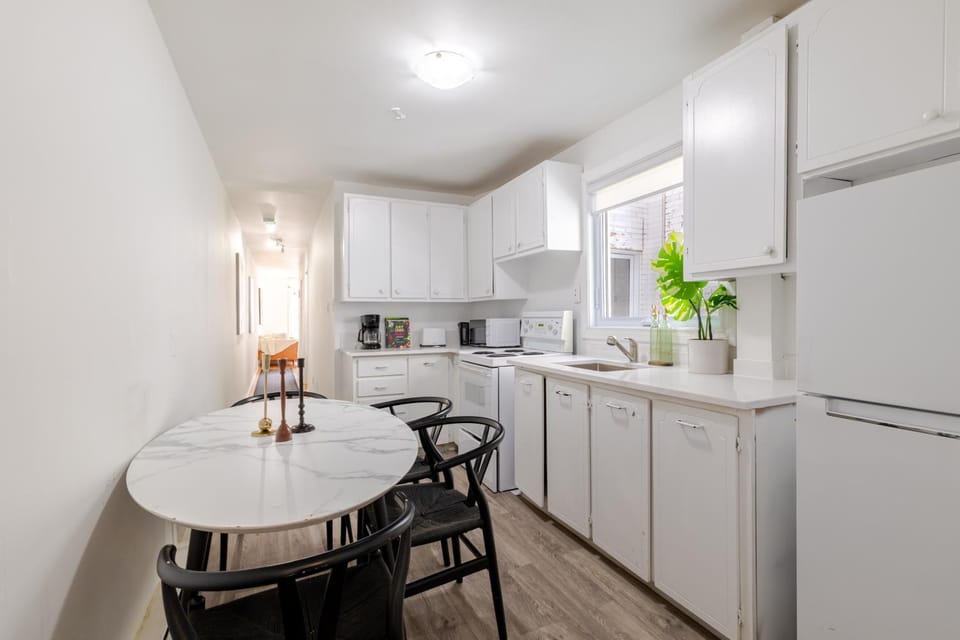 Dining area, kitchen