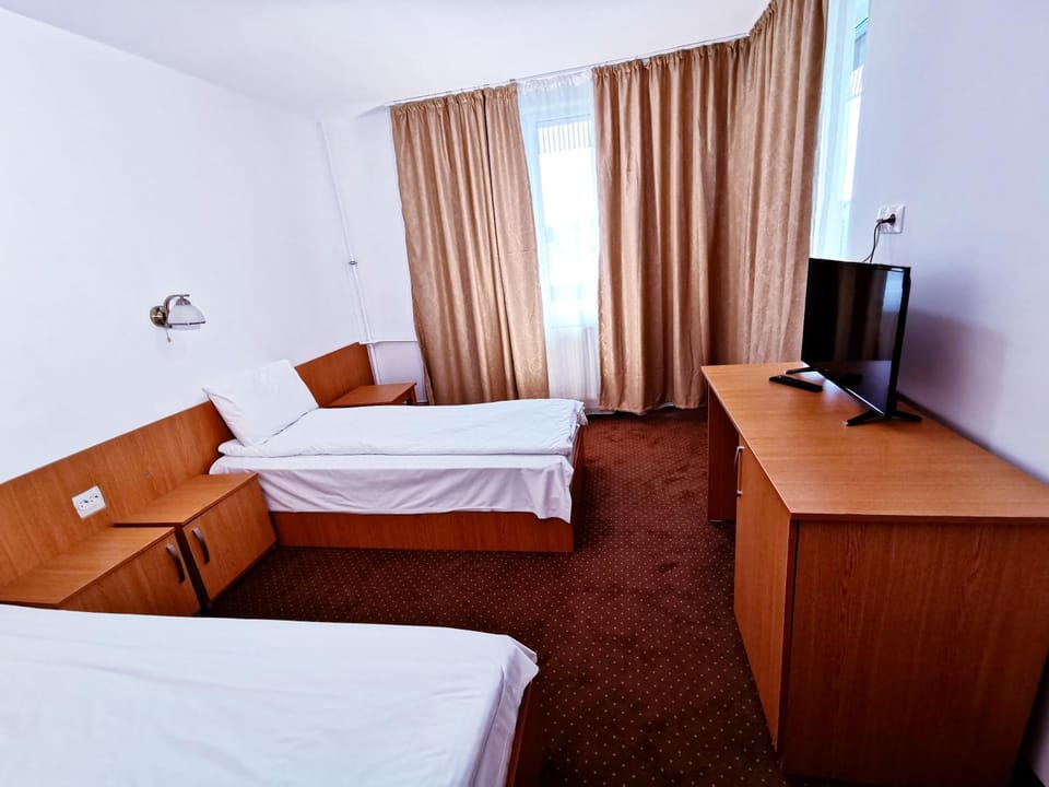 Bed, TV and multimedia, oven