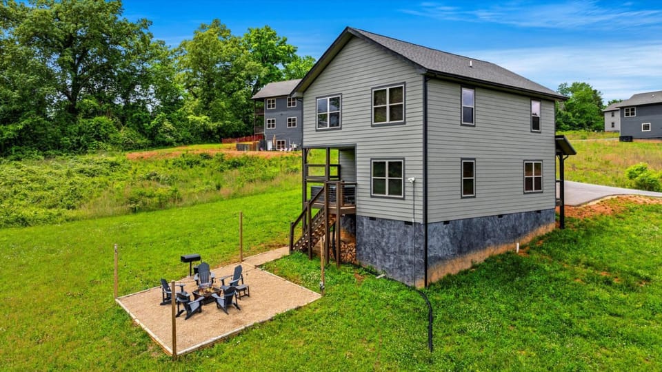 Smoky Oasis, Hot Tub, Luxury Sauna, Fire Pit, Arcade Games, Free Pets House in Sevier County