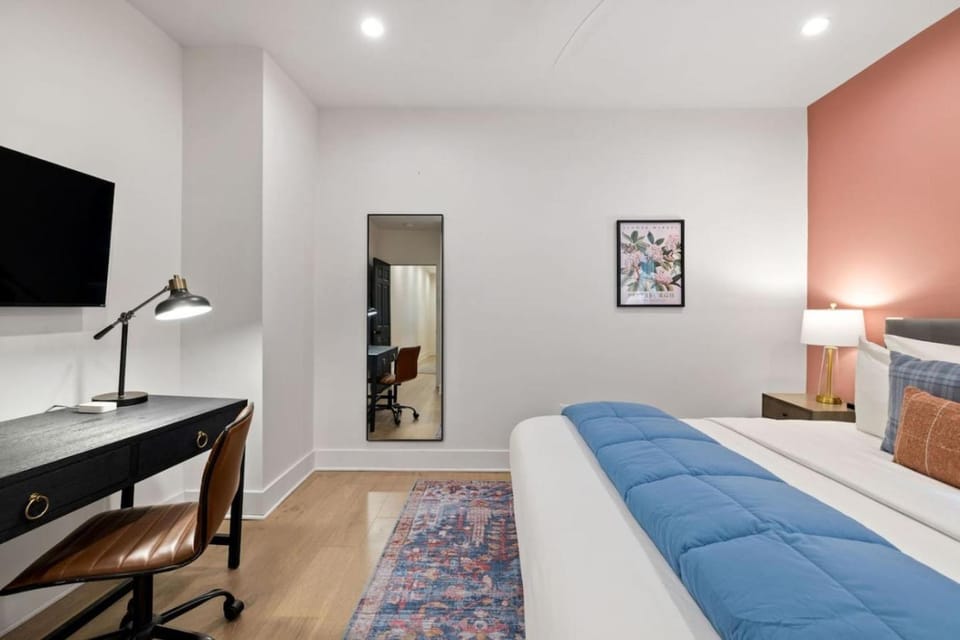 HostWise Stays - The Palo - No Stairs, Mexican War Streets, Family Friendly Apartment in Pittsburgh