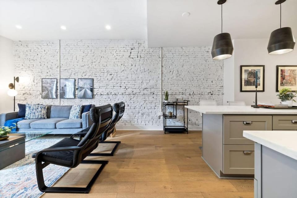 HostWise Stays - The Palo - No Stairs, Mexican War Streets, Family Friendly Apartment in Pittsburgh
