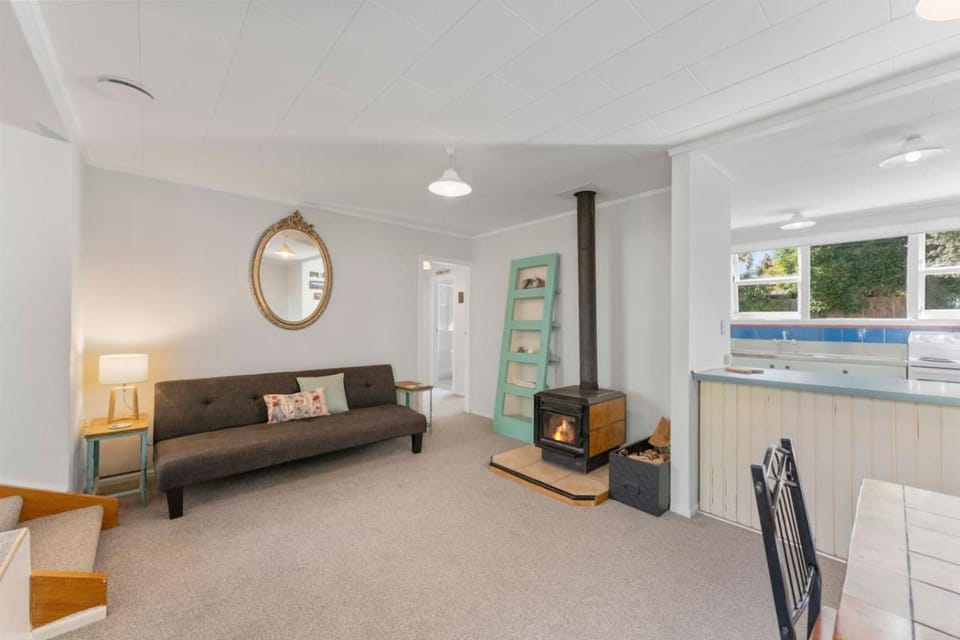 Seating area, fireplace