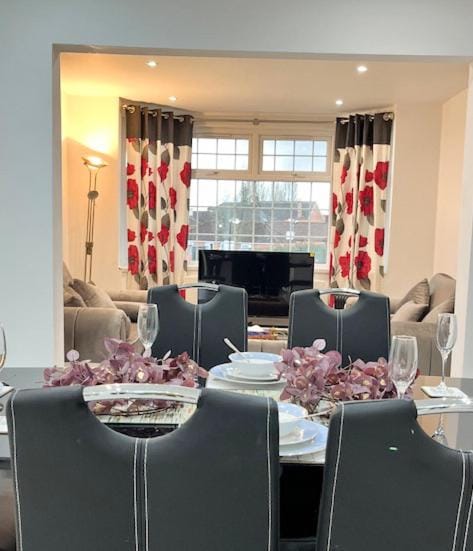 Living room, Dining area