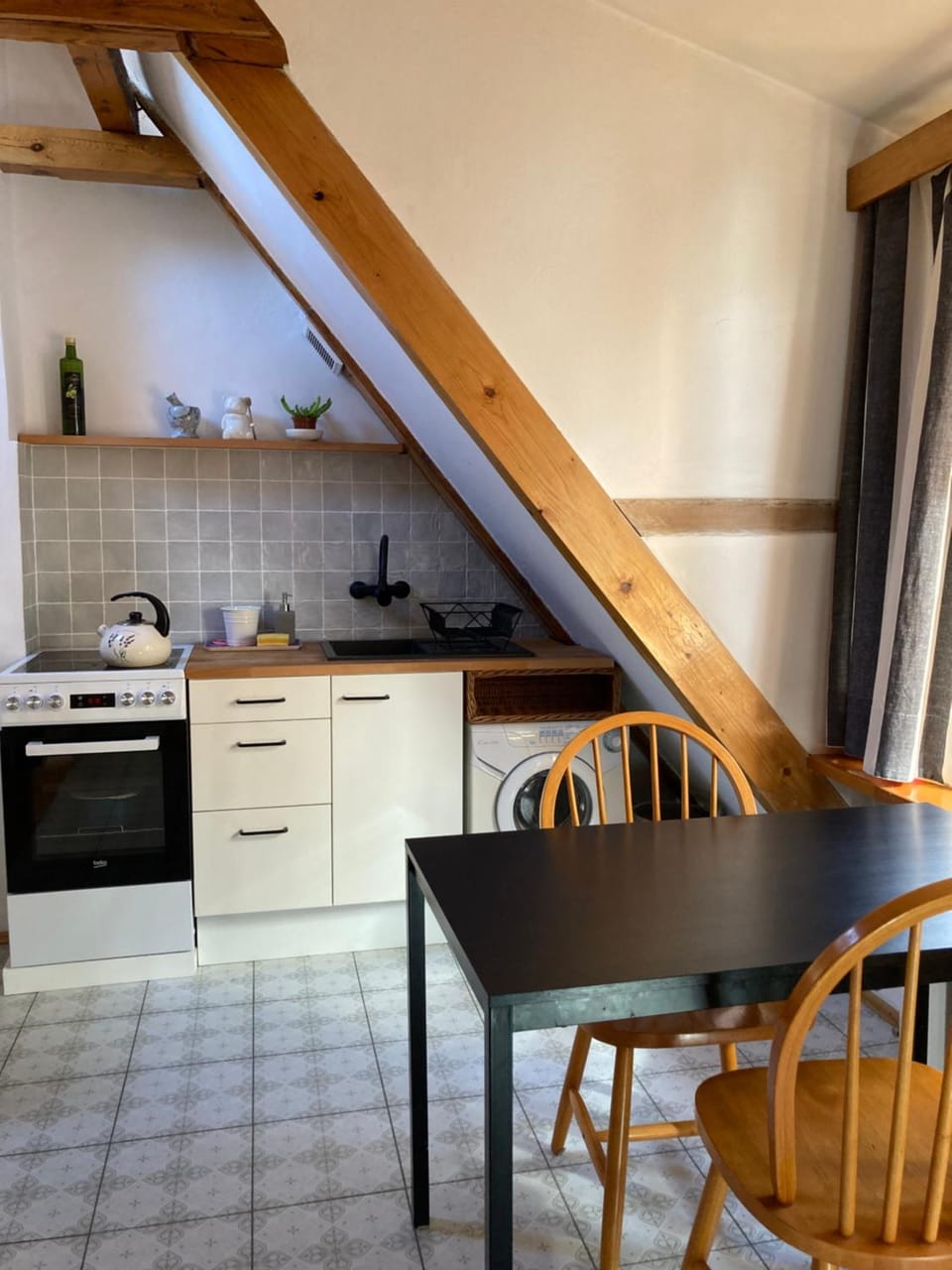 Coffee/tea facilities, Kitchen or kitchenette, Dining area