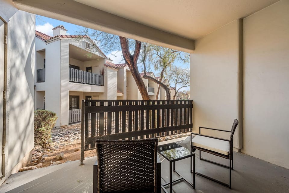 Modish 2BR Pickleball & Basketball Ct,Pool,BBQ&Pet Frndly Apartment in Scottsdale