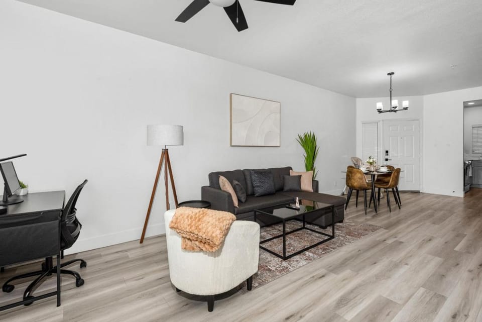 Cozy 2BR-Pool, Yoga Rm, Gym, Cabanas, BBQ,Prkng Apartment in Scottsdale