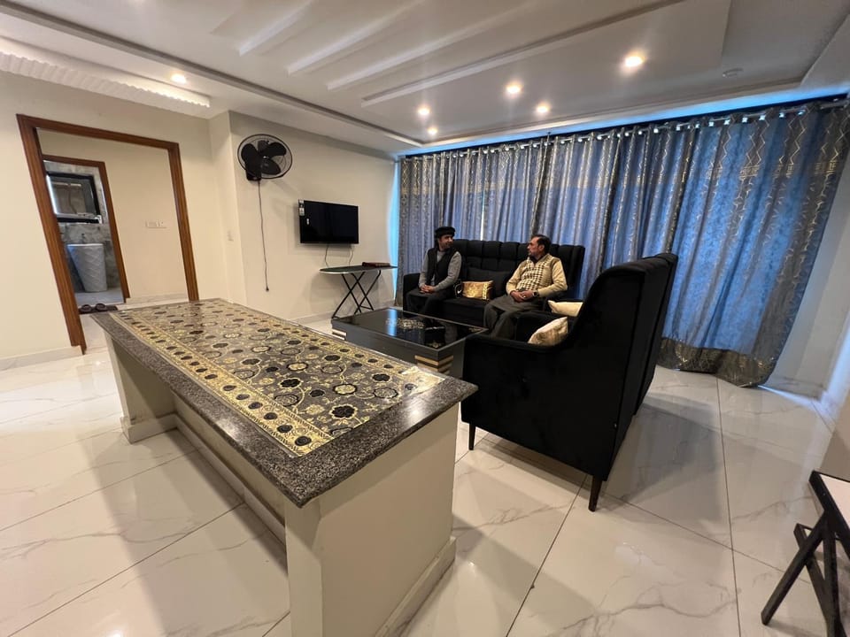 Communal lounge/ TV room, TV and multimedia, Living room, Seating area, Evening entertainment
