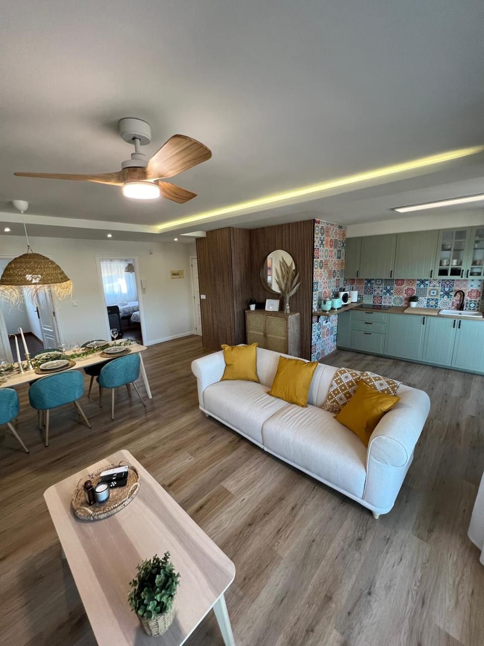 Kitchen or kitchenette, Living room, Seating area, Dining area, fireplace