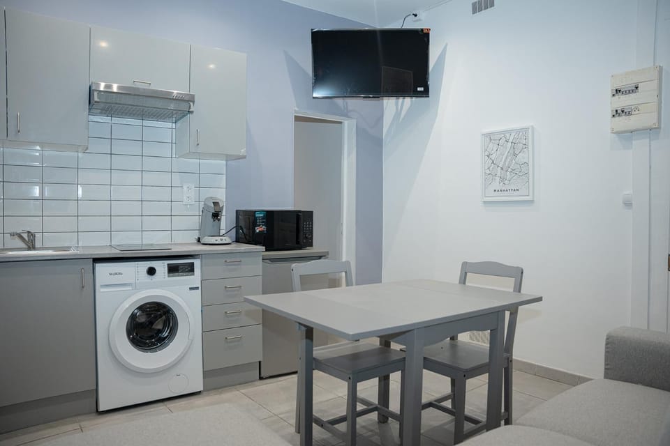 TV and multimedia, Living room, Dining area, minibar, washing machine