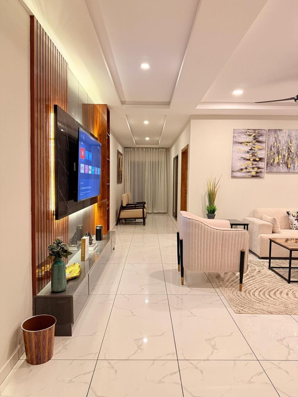 Communal lounge/ TV room, TV and multimedia, Living room, Seating area, Evening entertainment