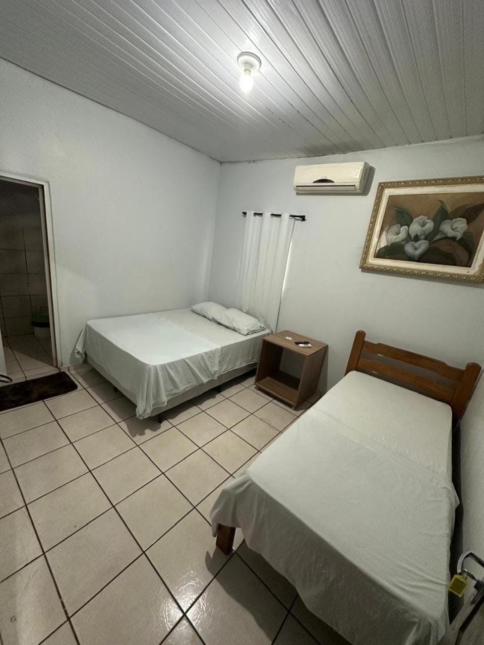 Bed, Photo of the whole room, Bedroom, air conditioner