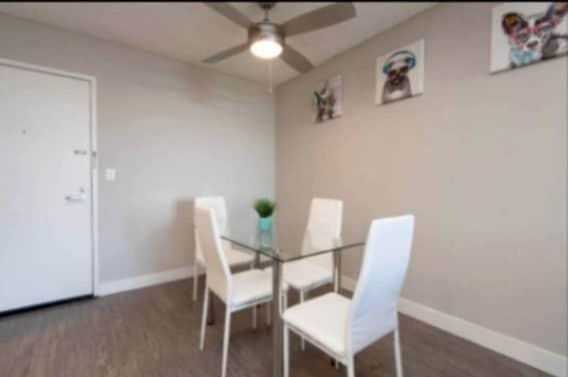 Stylish Hollywood Hideaway 1Bed Rooftop Pool with Iconic View D Apartment in Hollywood