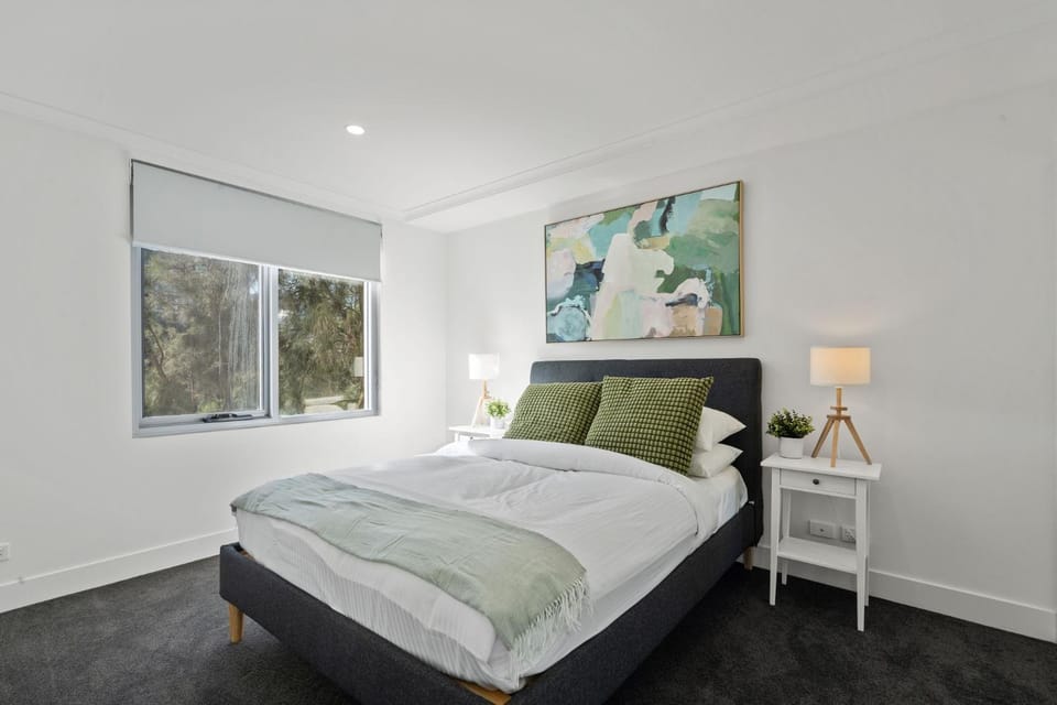 Central Braddon Retreat with Balcony & Pool Access Apartment in Canberra