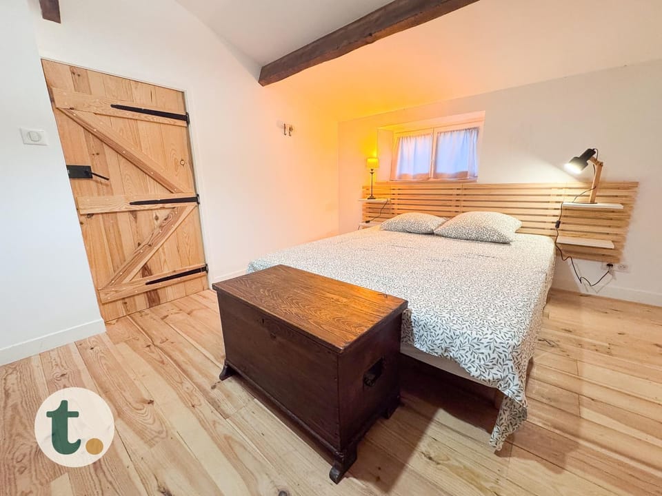 Bed, Photo of the whole room, Bedroom