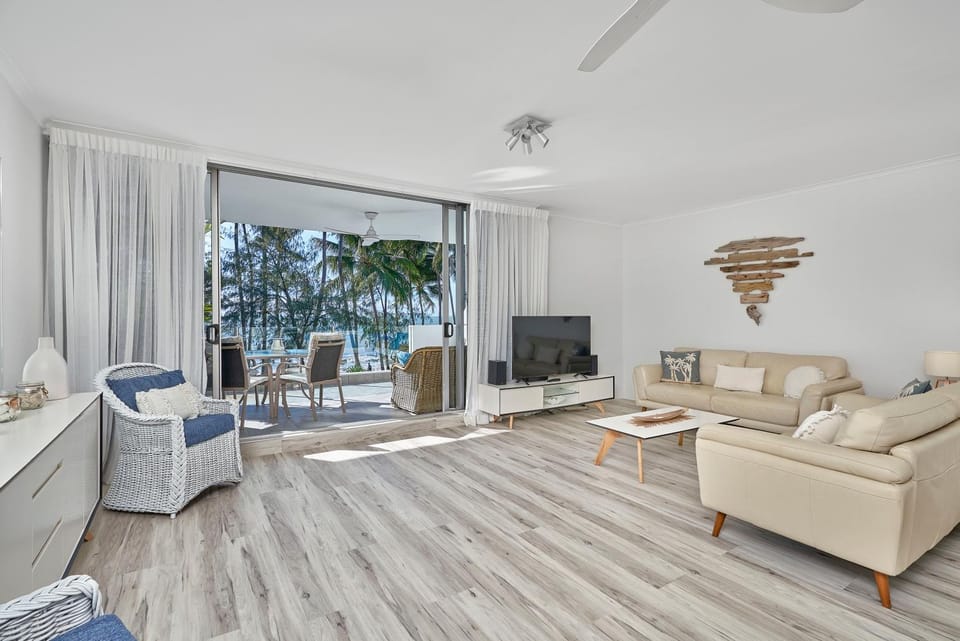 Paringa Beachfront Apartment 7 with Ocean Views Apartment in Palm Cove