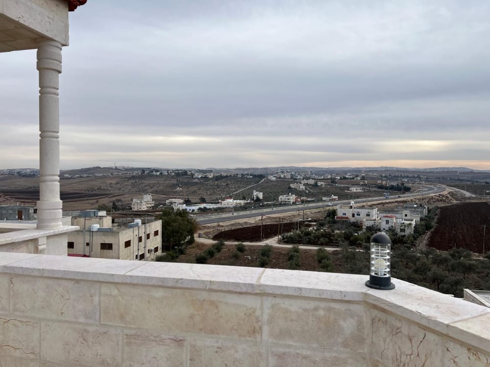 شقه مفروشة ذات اطلالة جميلة ومكان هادئ Apartment in North District