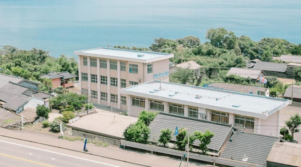桜島の廃校を使った和室ゲストハウスulalaふるさと Apartment in Japan