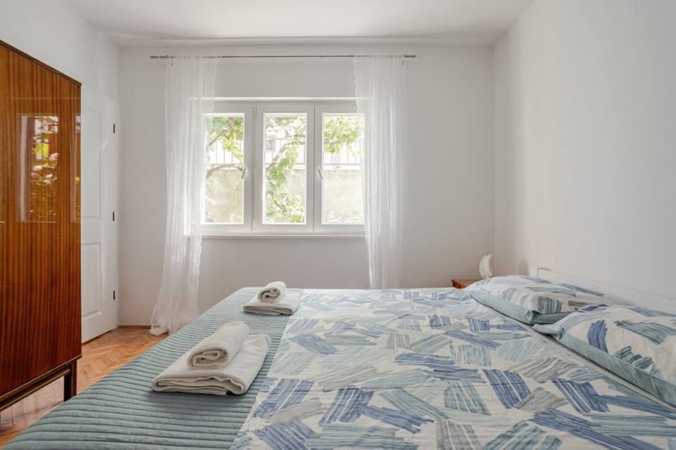 Bed, Photo of the whole room, Bedroom, towels, wardrobe