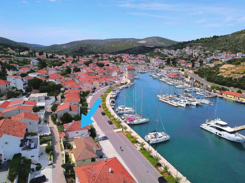 Property building, Day, Natural landscape, Bird's eye view, City view, Street view