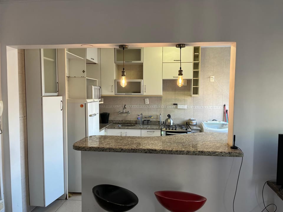 Kitchen or kitchenette, minibar, oven, stove