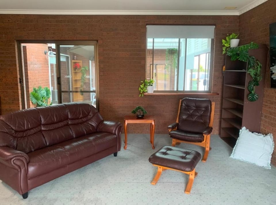 Footbridge Holiday Apartment, Prime Position Apartment in Lakes Entrance