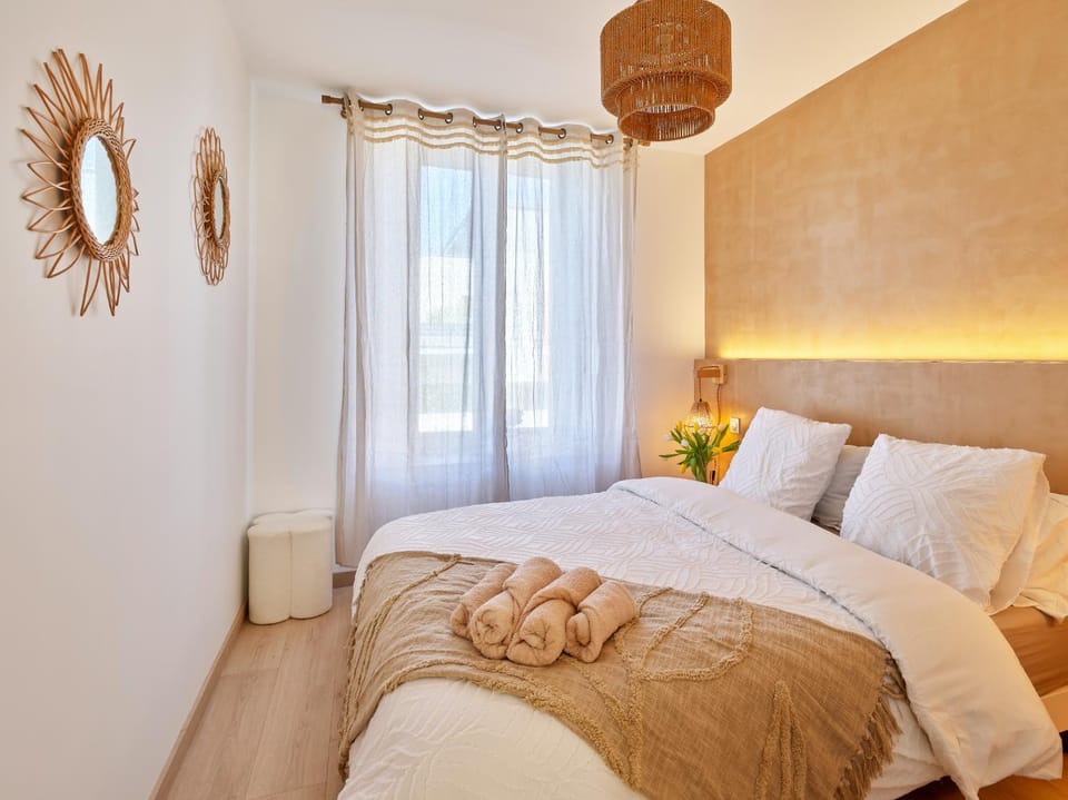 Bed, Bedroom, furniture, towels, wardrobe