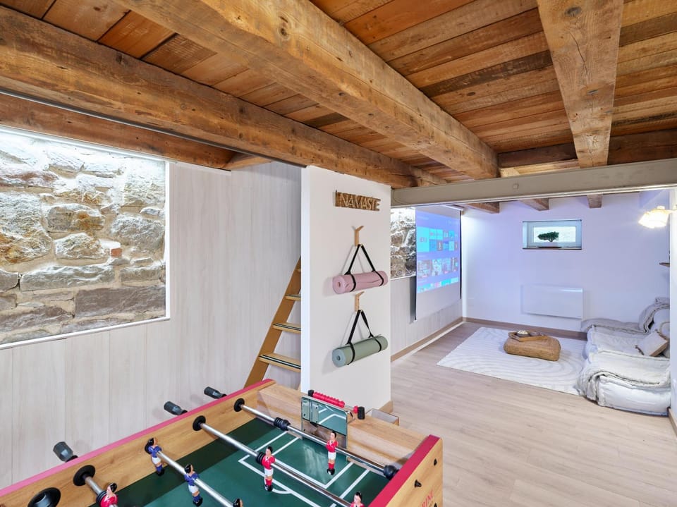 Communal lounge/ TV room, Game Room, Fitness centre/facilities, Decorative detail, Entertainment, washing machine