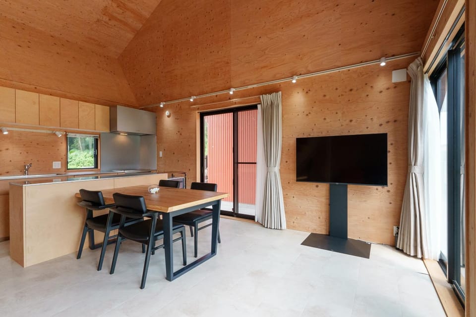 Communal lounge/ TV room, Living room, Dining area