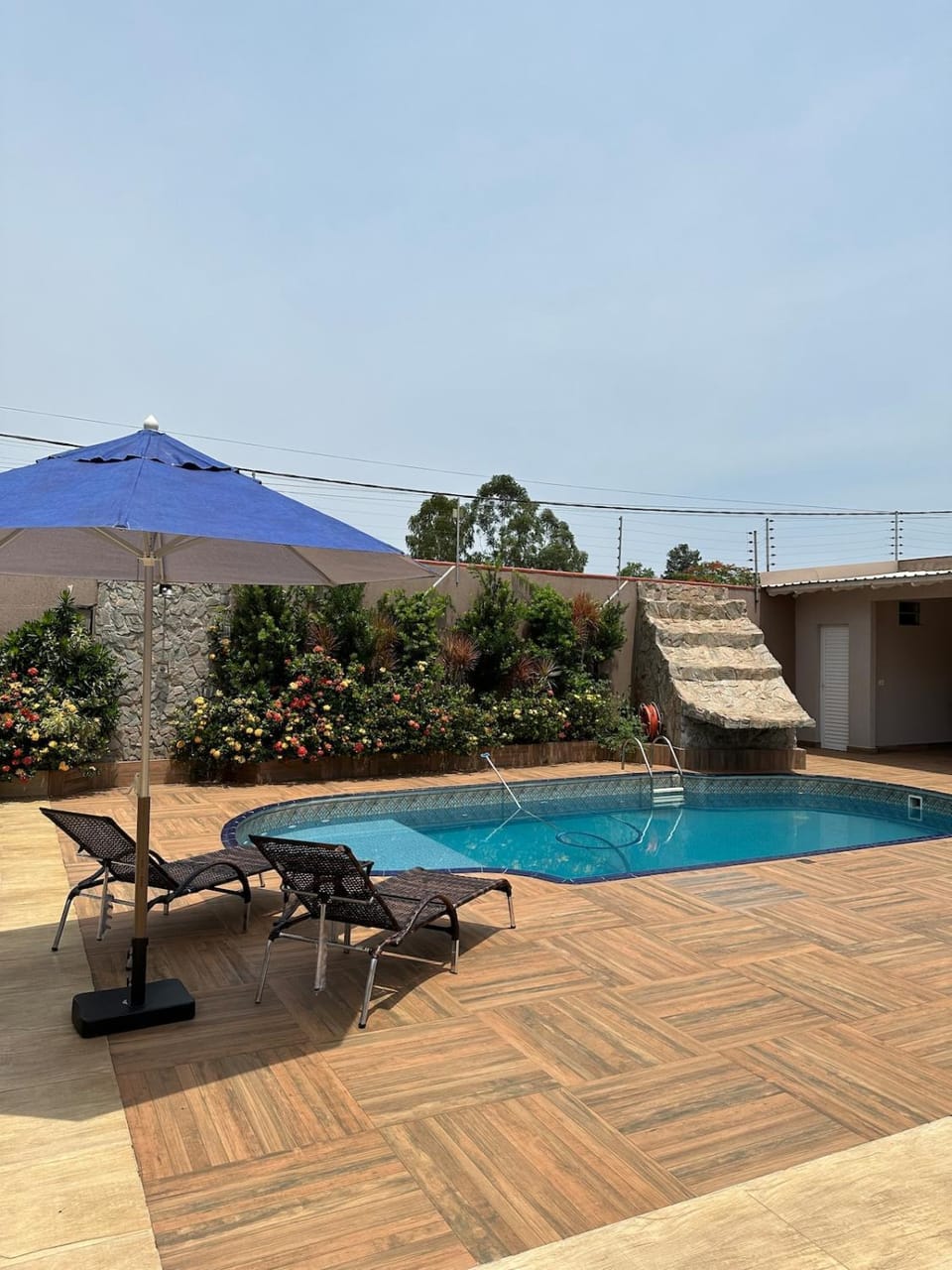Swimming pool, sunbed