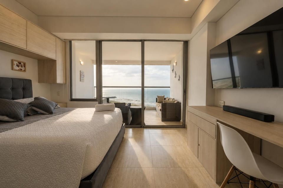 Bed, TV and multimedia, Balcony/Terrace, Seating area, Bedroom, Sea view