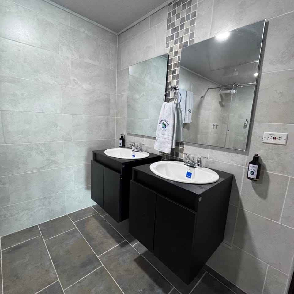 Shower, towels