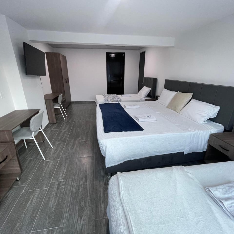 Bed, TV and multimedia, Photo of the whole room, Seating area, towels