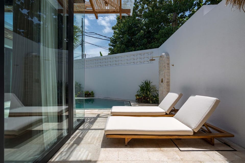 Day, Pool view, Swimming pool, sunbed