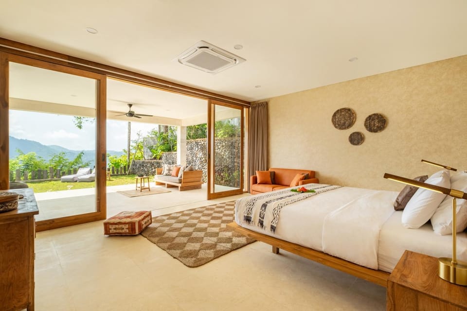 Bed, Natural landscape, Photo of the whole room, Bedroom