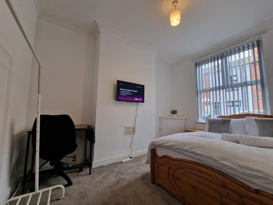 Nice Living Serviced Accommodations Leicester 2 House in Leicester