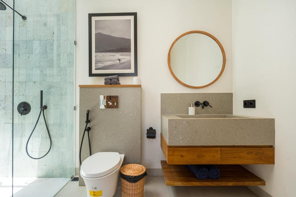 Shower, Toilet, Bathroom, towels