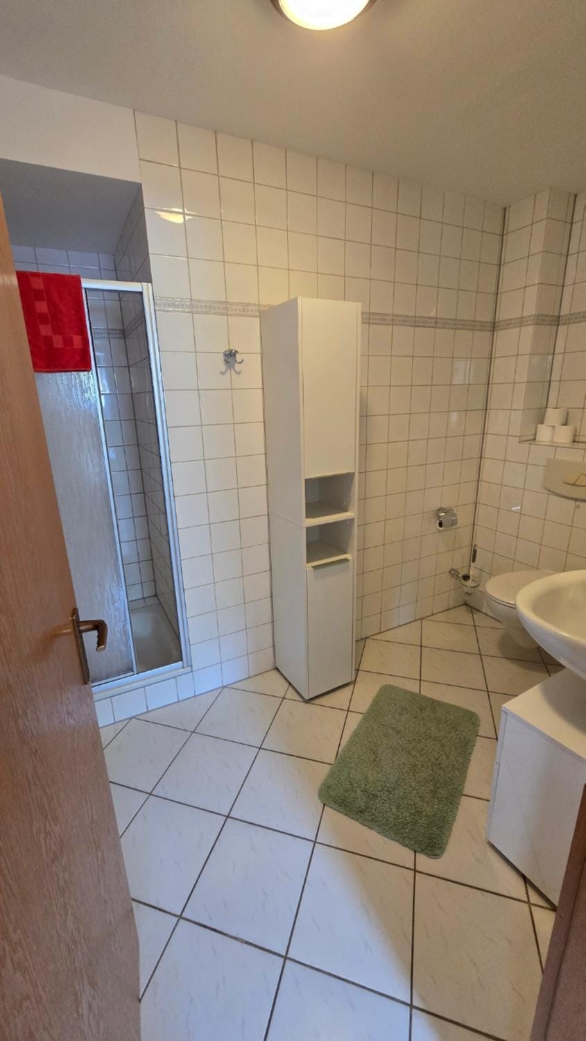 Shower, Toilet, Bathroom, towels