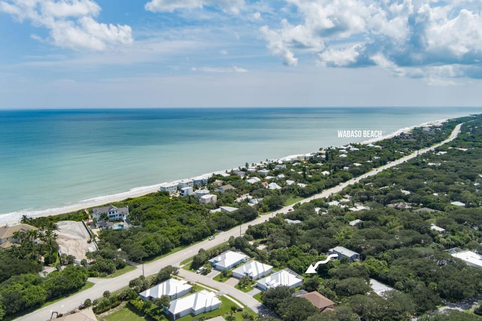Beachside Bliss 3BR, Heated Pool, Sleeps 10! House in Indian River