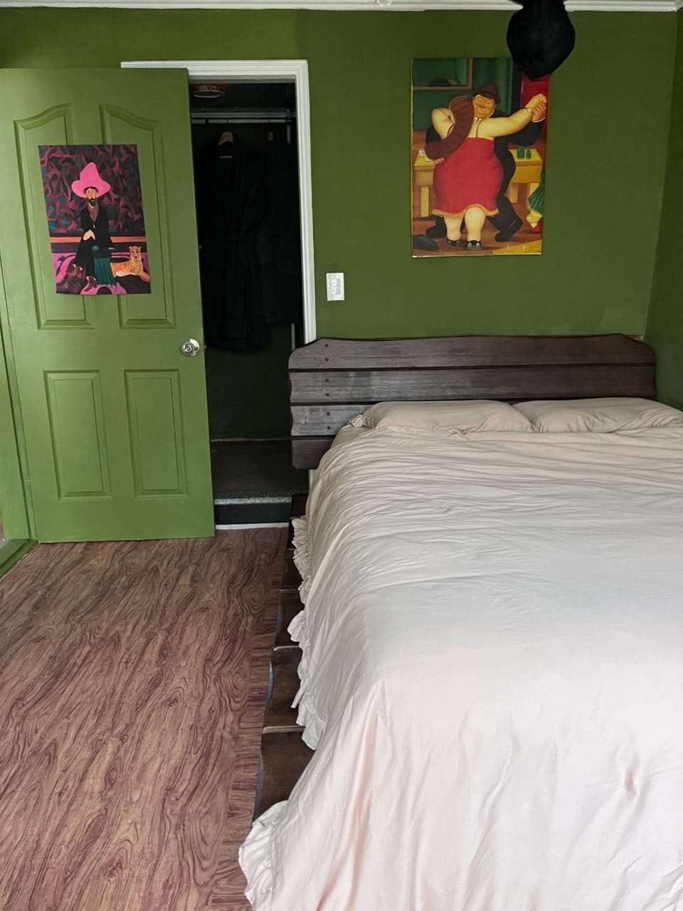 Photo of the whole room