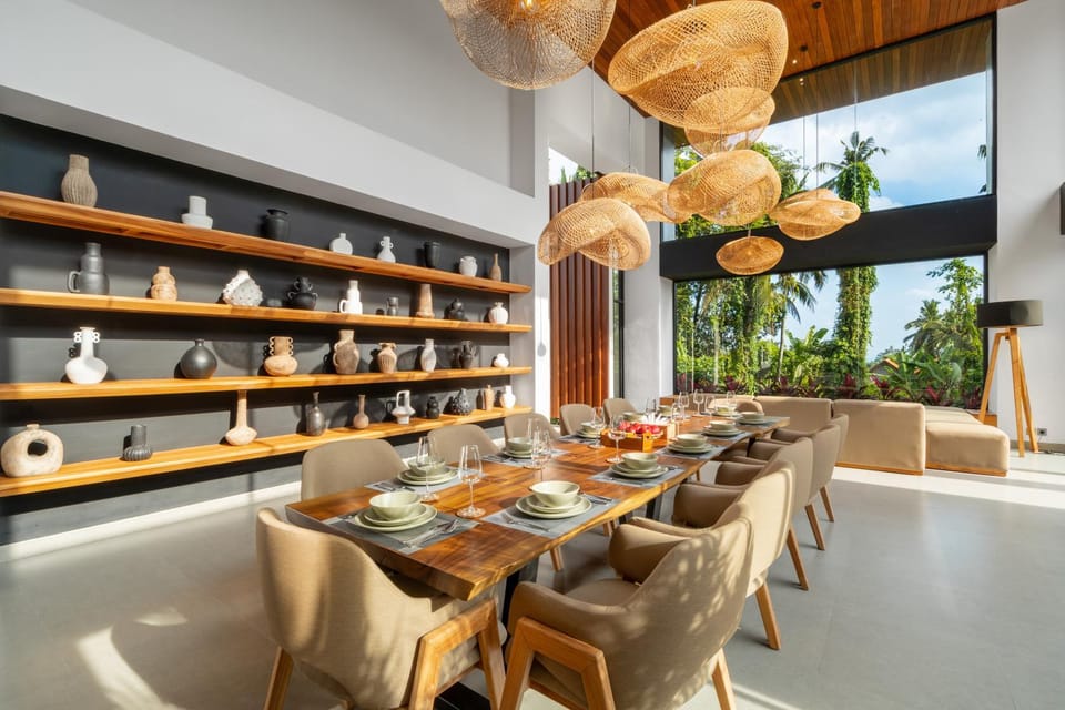 Property building, Living room, Seating area, Dining area