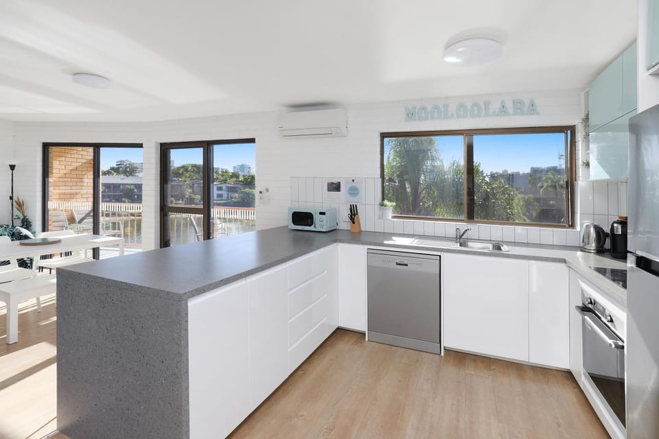 Canal 7 - On The Mooloolaba Canal Apartment in Sunshine Coast