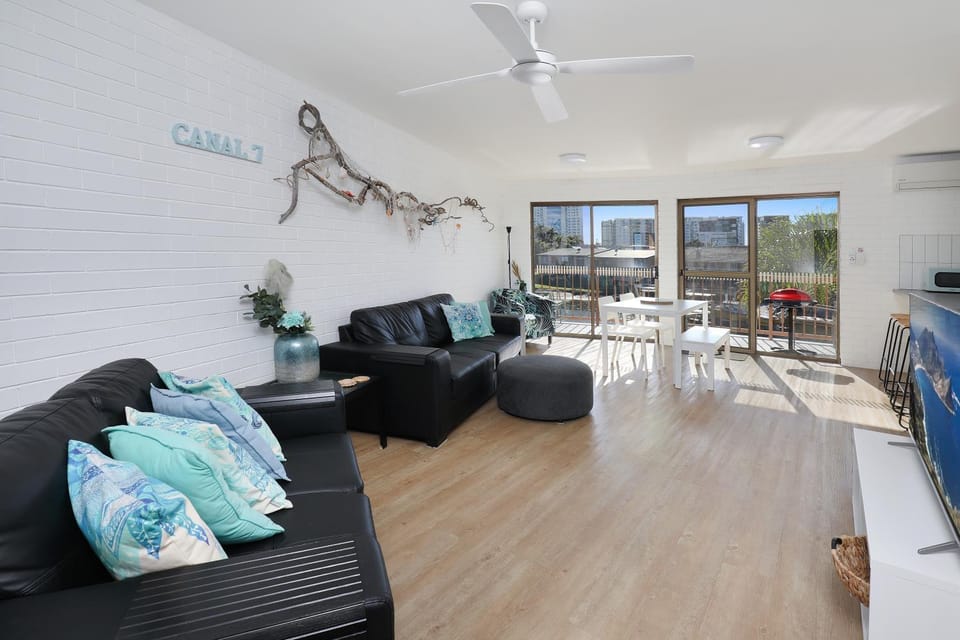 Canal 7 - On The Mooloolaba Canal Apartment in Sunshine Coast