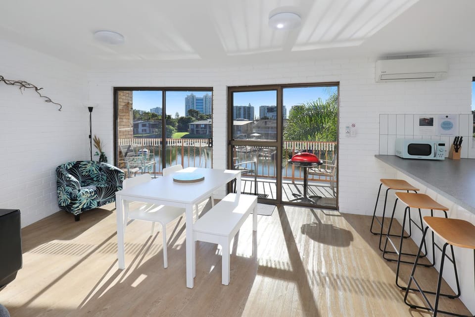 Canal 7 - On The Mooloolaba Canal Apartment in Sunshine Coast