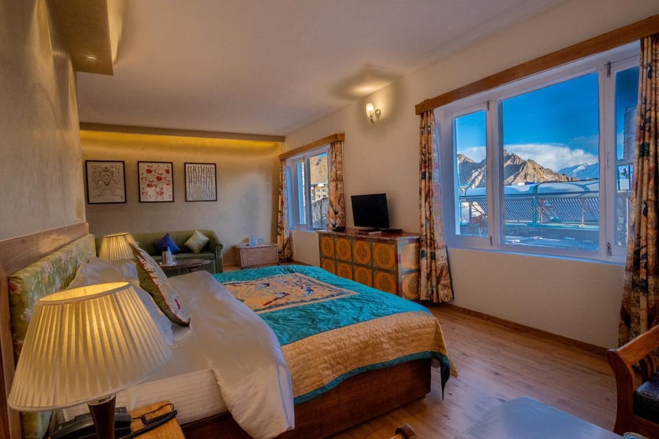 Natural landscape, Photo of the whole room, Mountain view