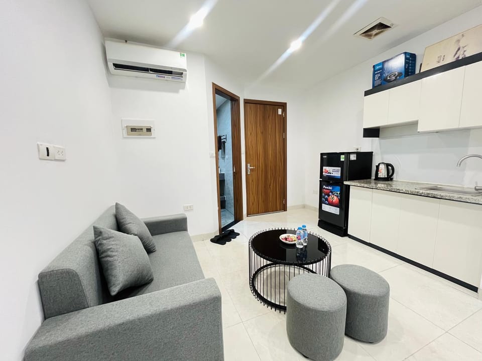 25 House Lạc Long Quân - Tây Hồ Apartment in Hanoi