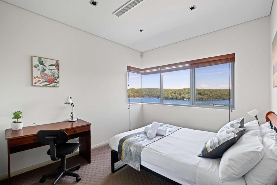 Luxe Waterview Double Room in Caringbah South - Ideal for Relaxation - Shared Bathroom Bed and Breakfast in Sydney