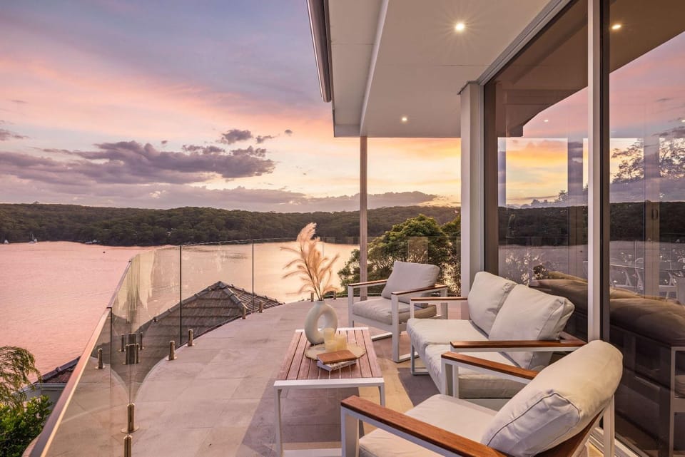 Luxe Waterview Double Room in Caringbah South - Ideal for Relaxation - Shared Bathroom Bed and Breakfast in Sydney