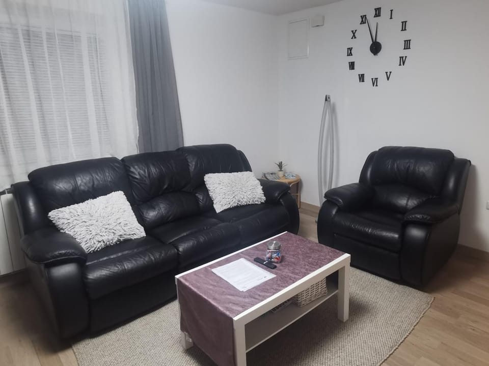 Communal lounge/ TV room, TV and multimedia, Living room, Seating area