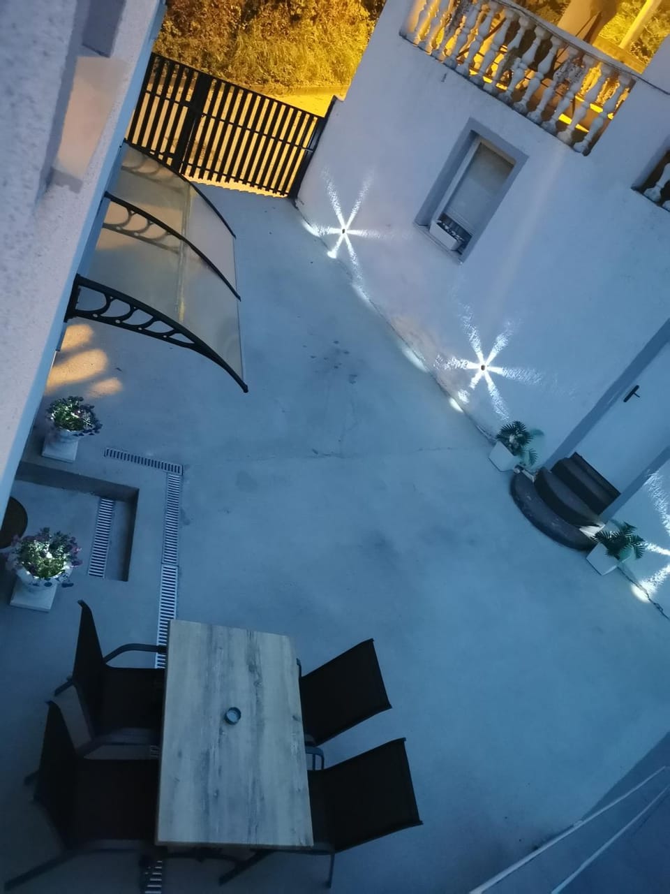 Patio, Night, Neighbourhood, Natural landscape, Balcony/Terrace, Mountain view, Parking